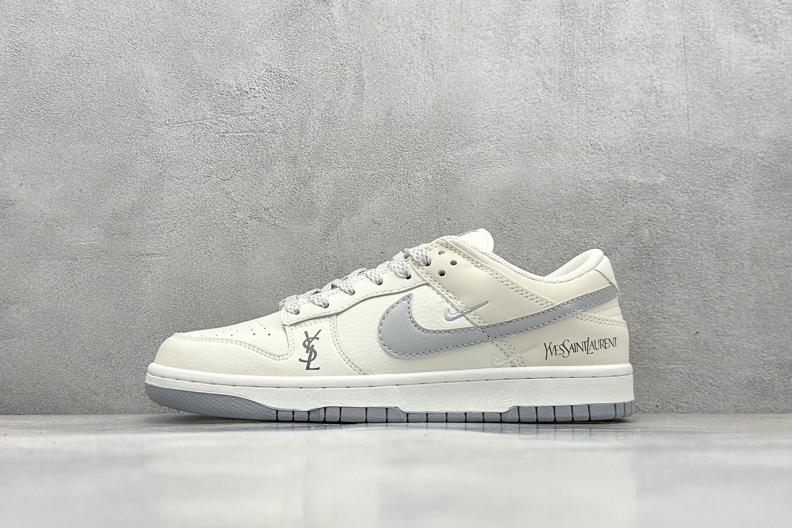 福利特价 
NIKE SB Dunk Low 圣罗兰联名
性价比天花板 尝鲜先行版
原装头层材料 独家版