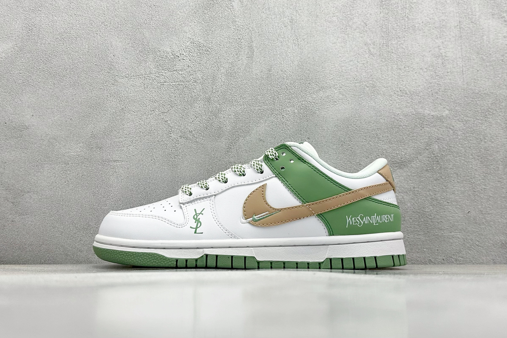 福利特价 
NIKE SB Dunk Low 圣罗兰联名
性价比天花板 尝鲜先行版
原装头层材料 独家版