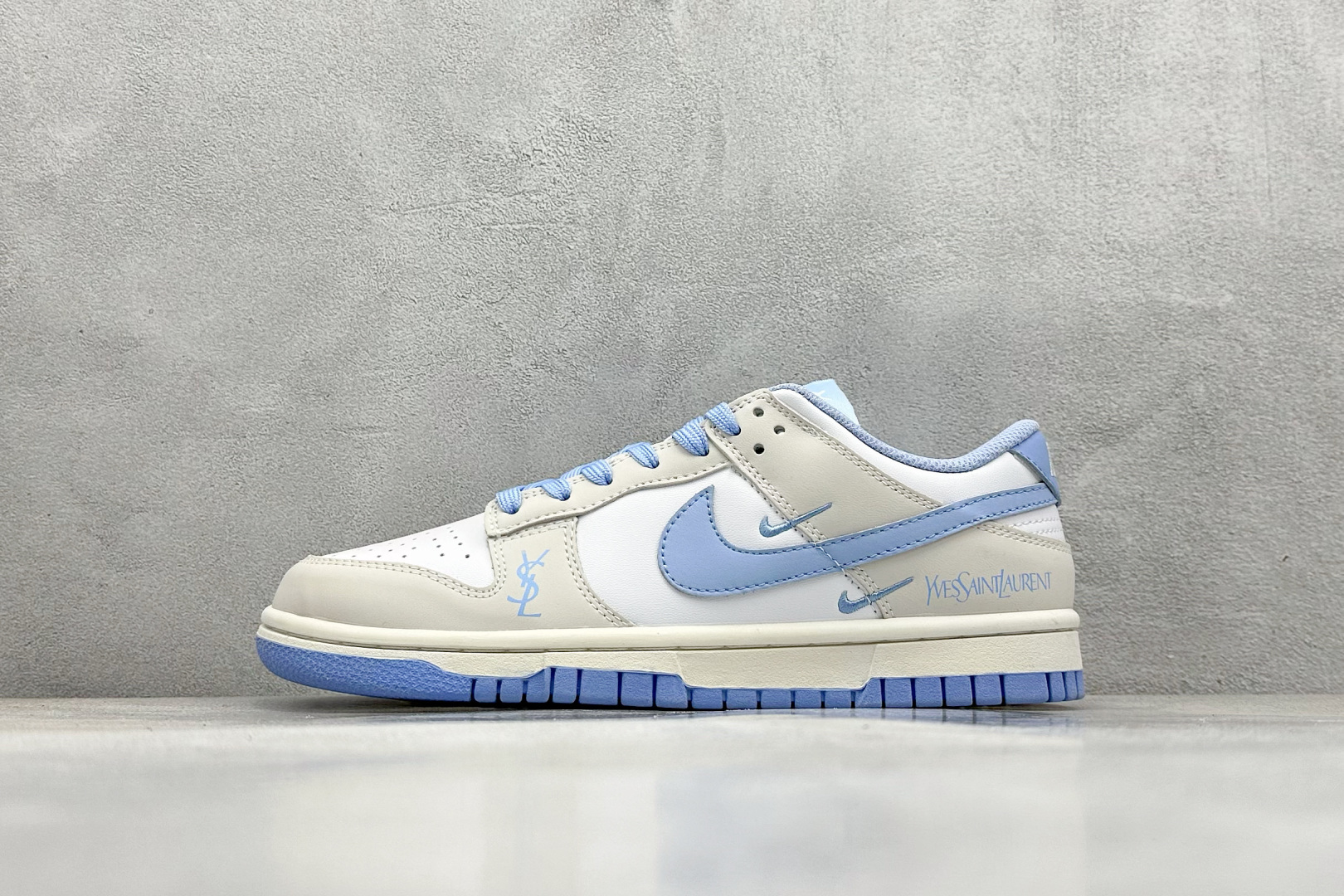 福利特价 
NIKE SB Dunk Low 圣罗兰联名
性价比天花板 尝鲜先行版
原装头层材料 独家版