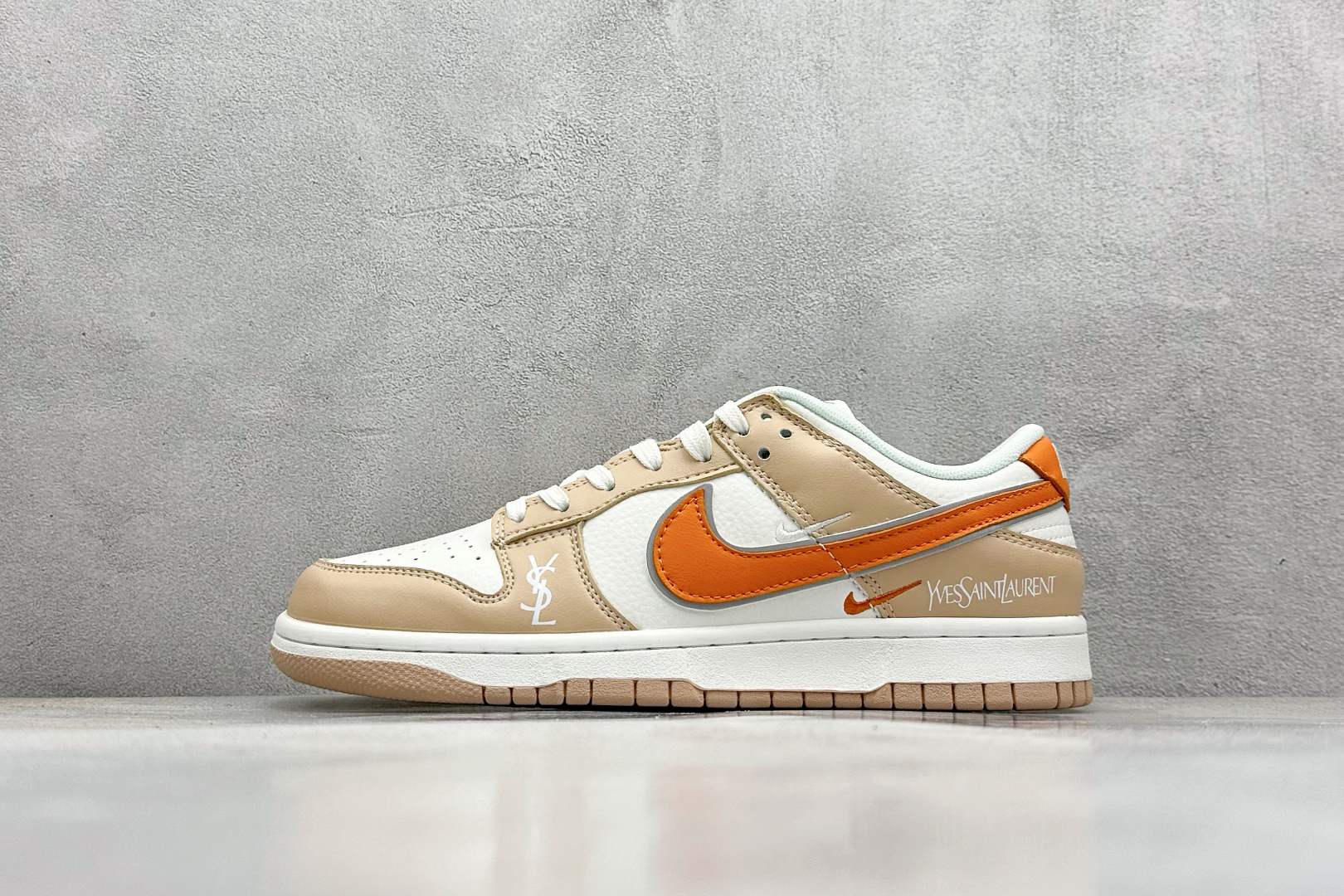 福利特价 
NIKE SB Dunk Low 圣罗兰联名
性价比天花板 尝鲜先行版
原装头层材料 独家版