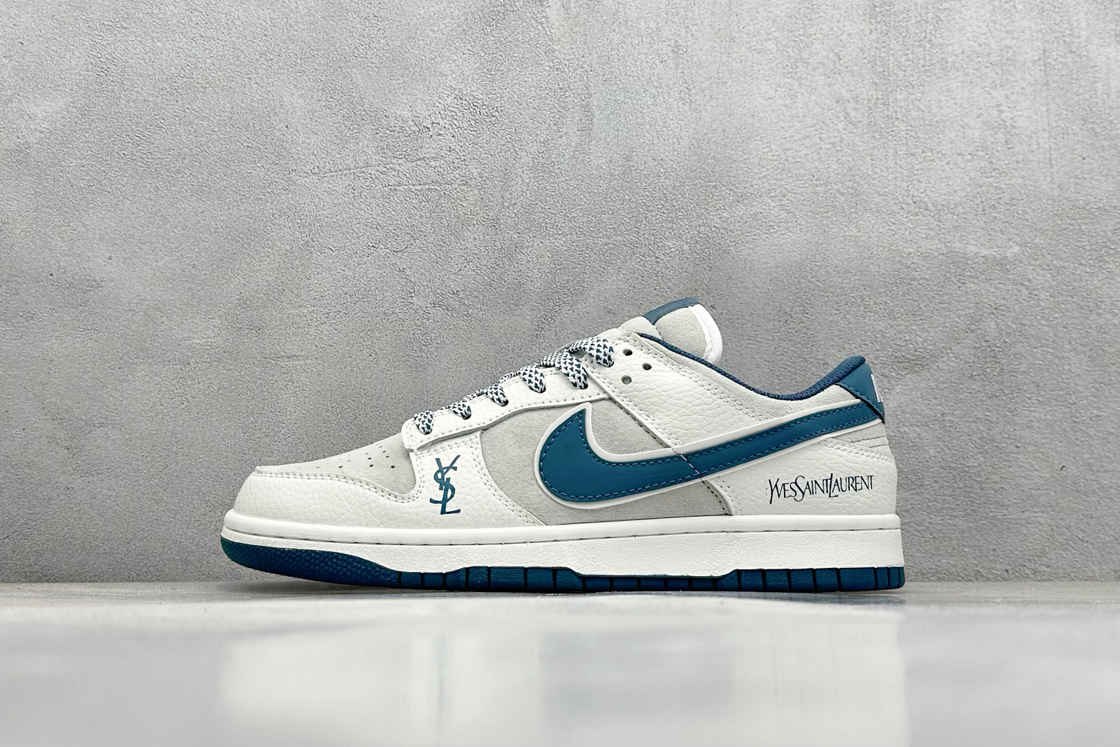 福利特价 
NIKE SB Dunk Low 圣罗兰联名
性价比天花板 尝鲜先行版
原装头层材料 独家版