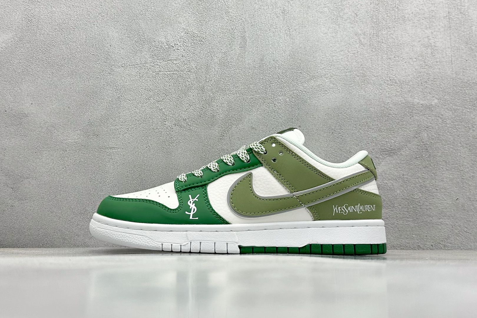 福利特价 
NIKE SB Dunk Low 圣罗兰联名
性价比天花板 尝鲜先行版
原装头层材料 独家版