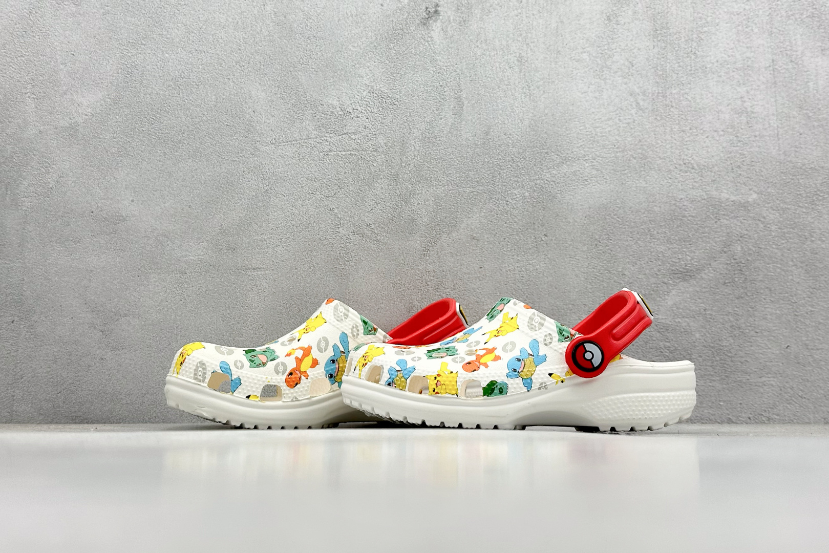  
K版  Crocs 卡洛驰  卡通童鞋

Size：25-35
编码：23