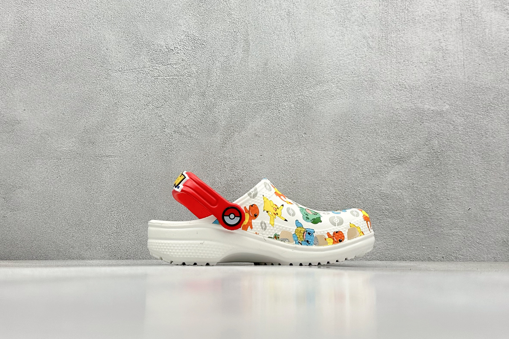  
K版  Crocs 卡洛驰  卡通童鞋

Size：25-35
编码：23