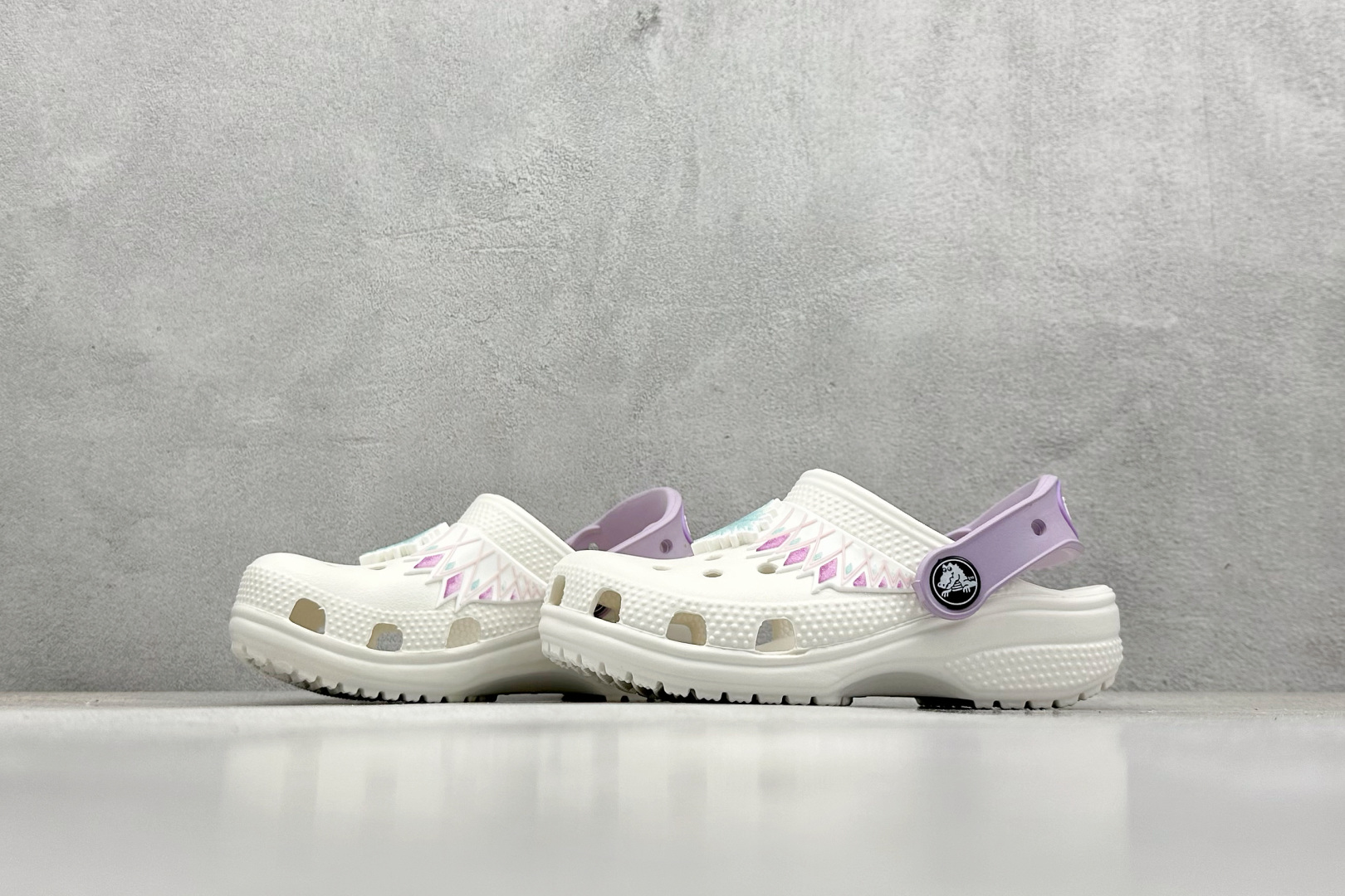  
K版  Crocs 卡洛驰  卡通童鞋

Size：25-35
编码：23