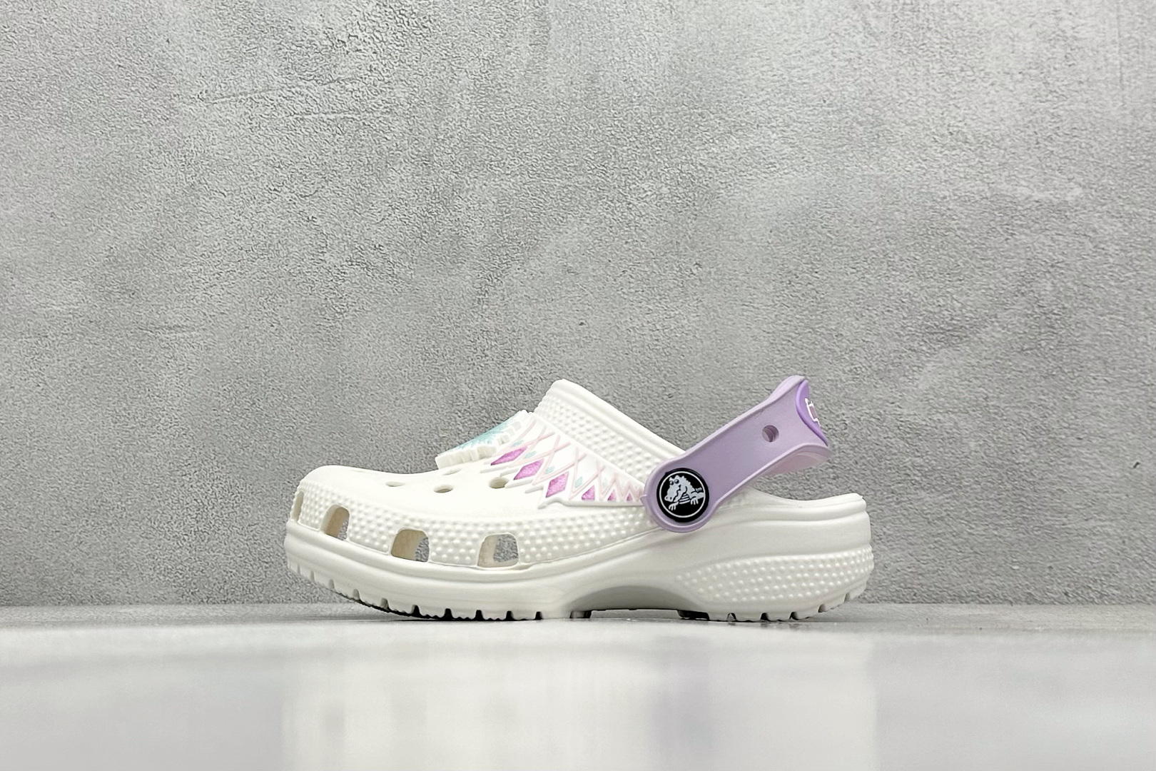  
K版  Crocs 卡洛驰  卡通童鞋

Size：25-35
编码：23