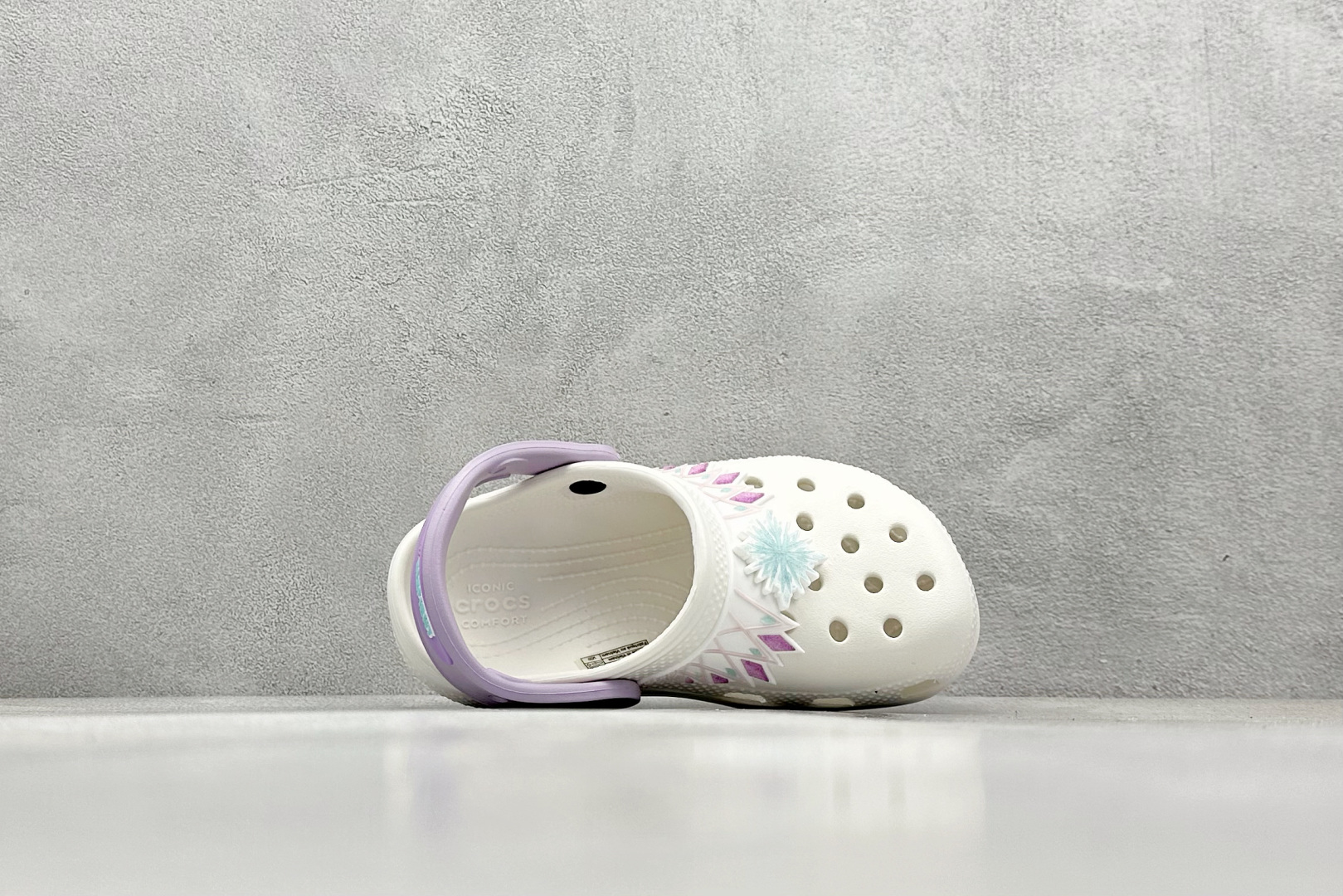 
K版  Crocs 卡洛驰  卡通童鞋

Size：25-35
编码：23