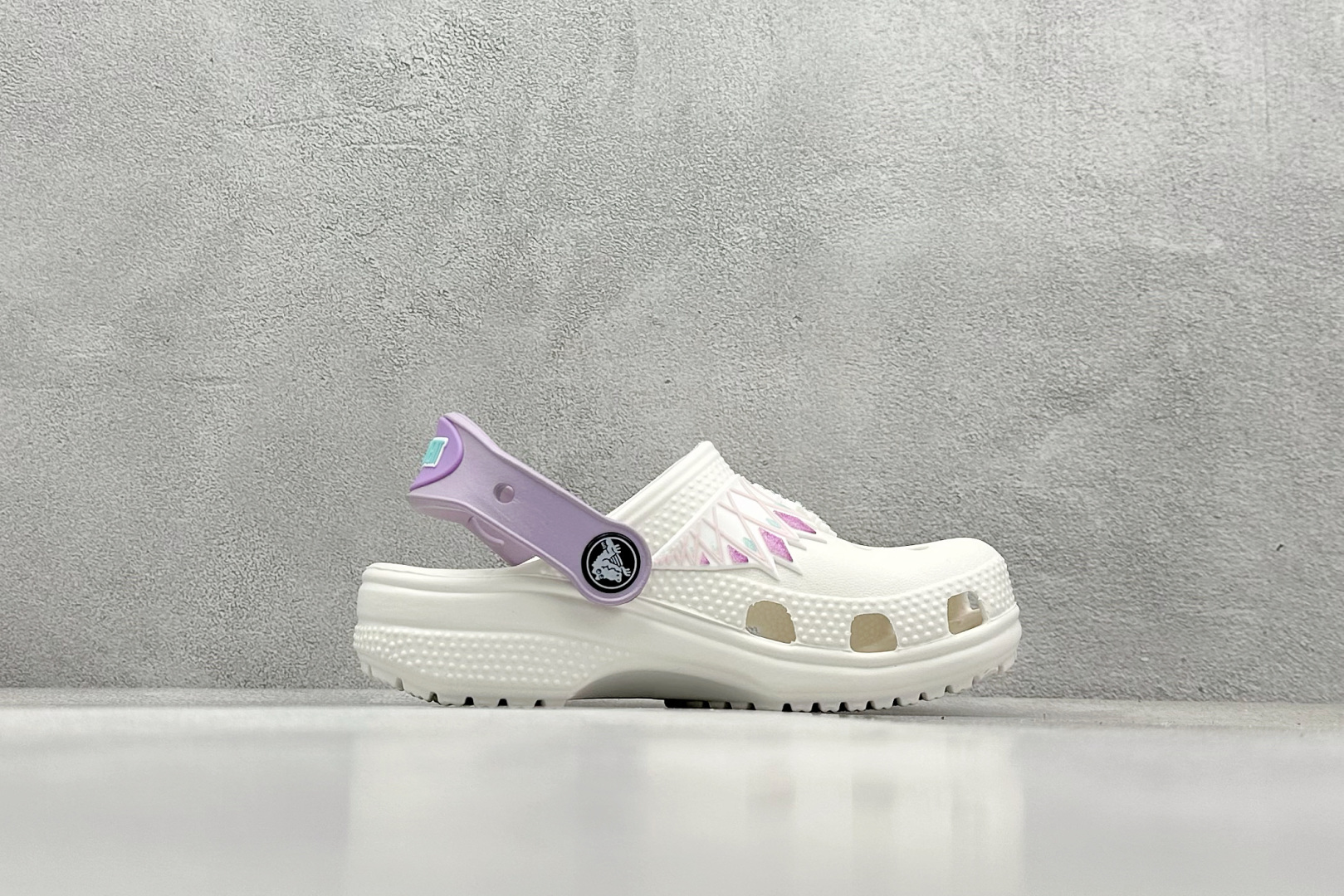  
K版  Crocs 卡洛驰  卡通童鞋

Size：25-35
编码：23