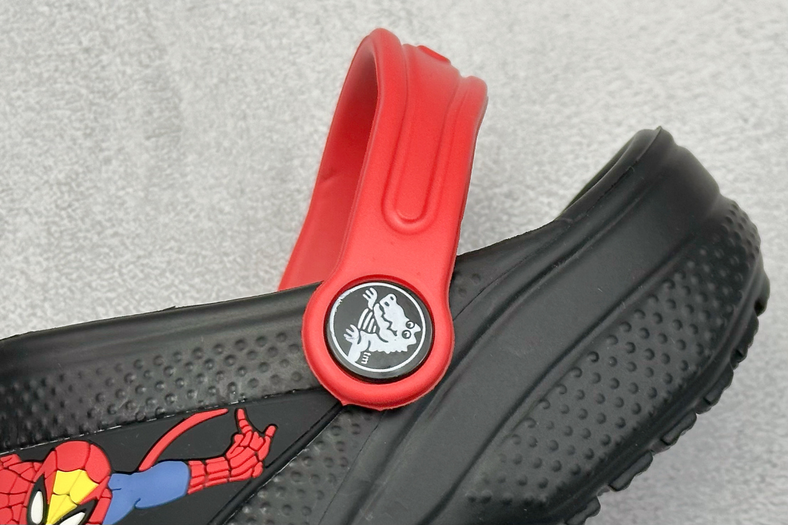  
K版  Crocs 卡洛驰  卡通童鞋

Size：25-35
编码：23