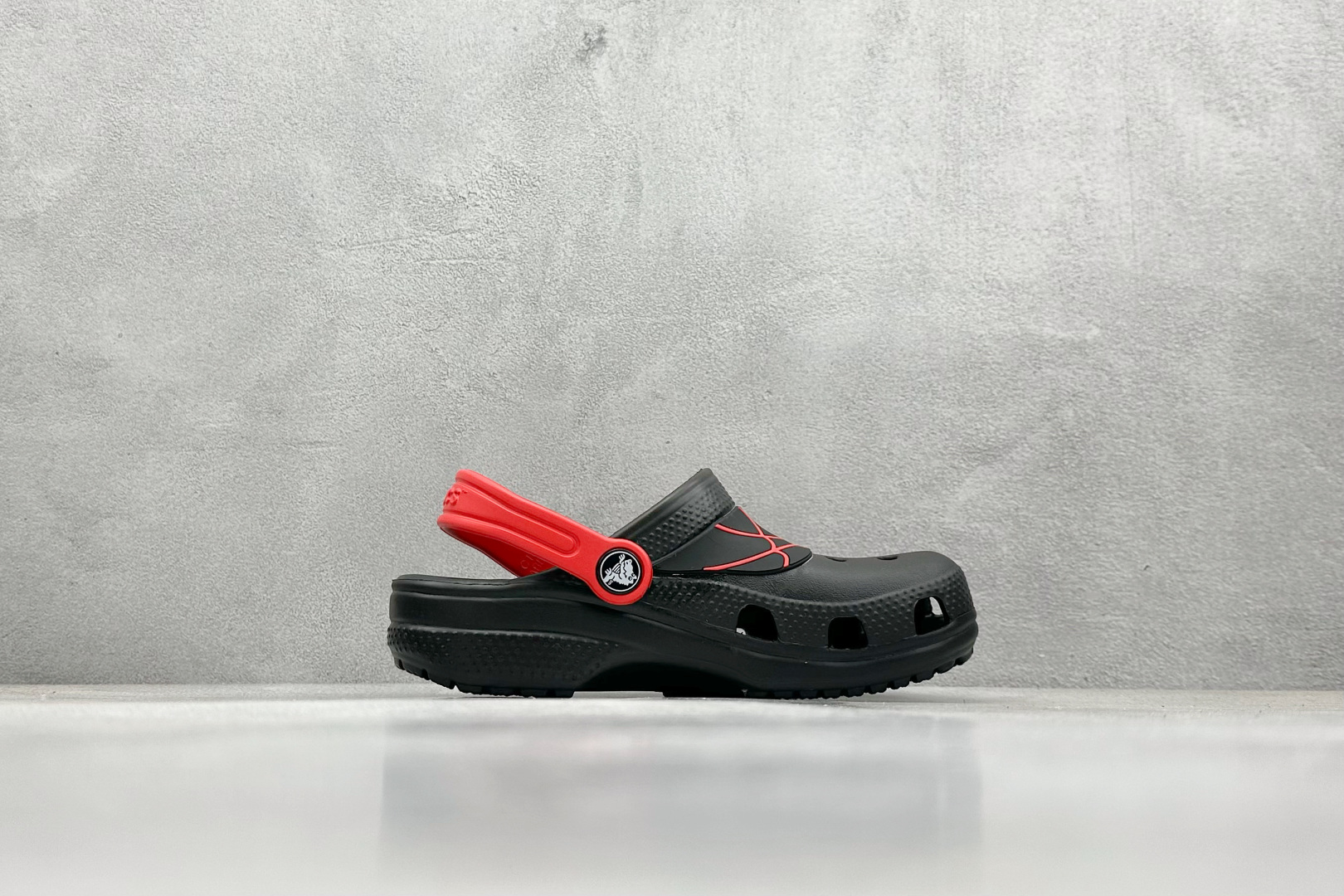  
K版  Crocs 卡洛驰  卡通童鞋

Size：25-35
编码：23