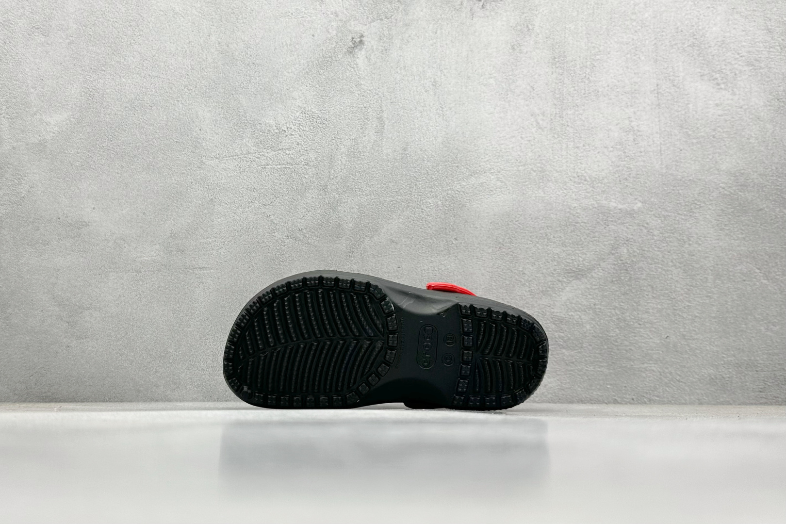  
K版  Crocs 卡洛驰  卡通童鞋

Size：25-35
编码：23