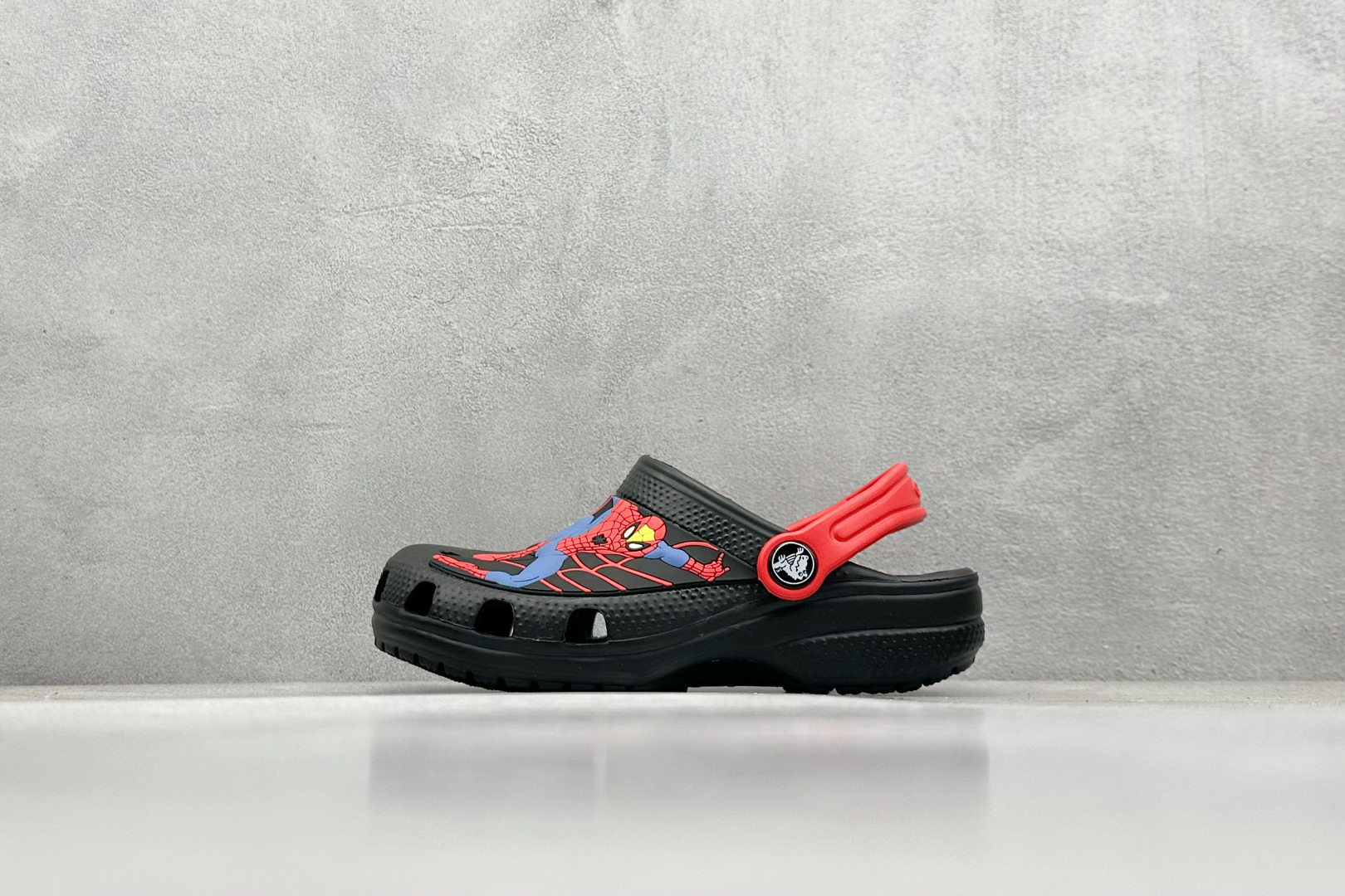  
K版  Crocs 卡洛驰  卡通童鞋

Size：25-35
编码：23