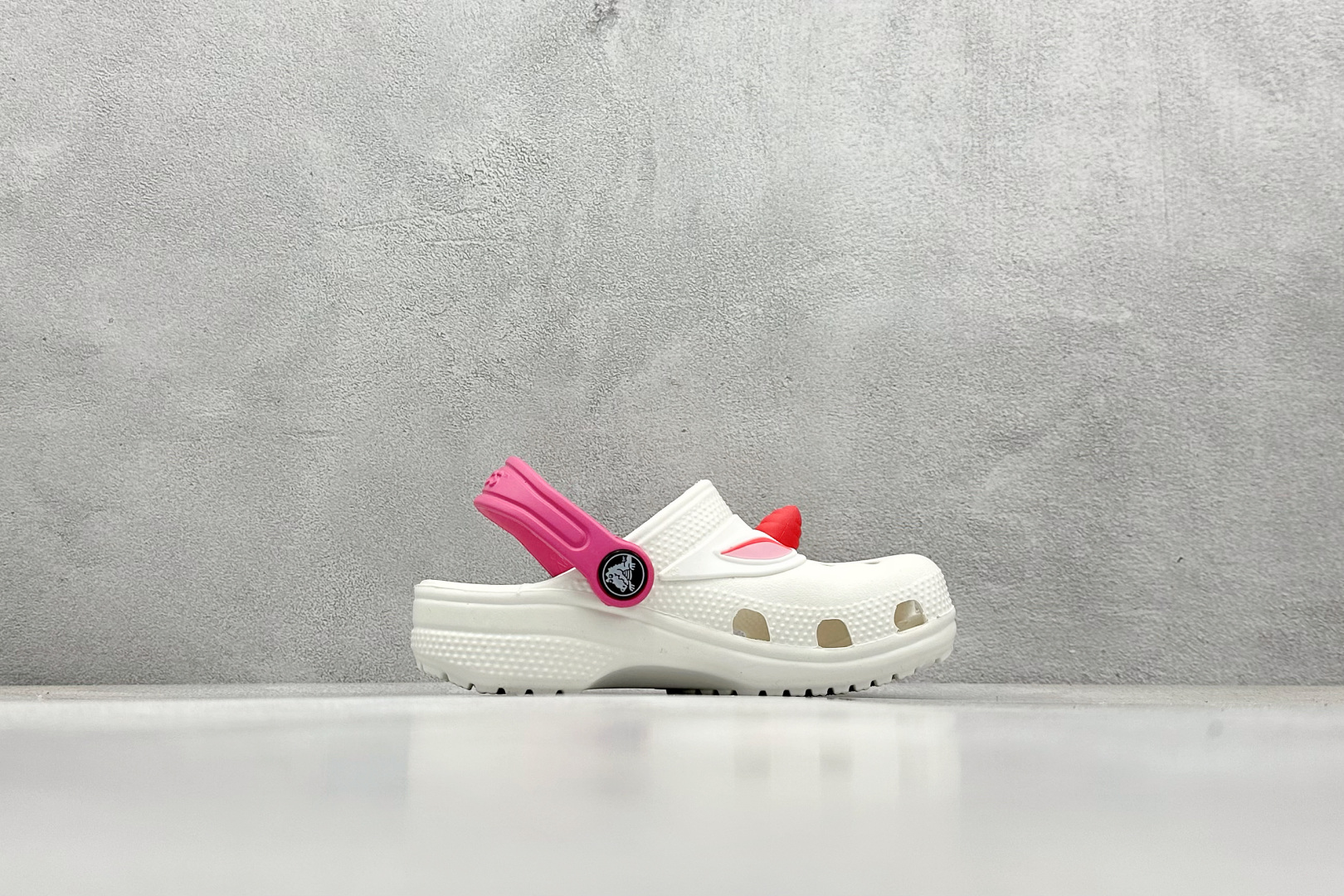  
K版  Crocs 卡洛驰  卡通童鞋

Size：25-35
编码：23