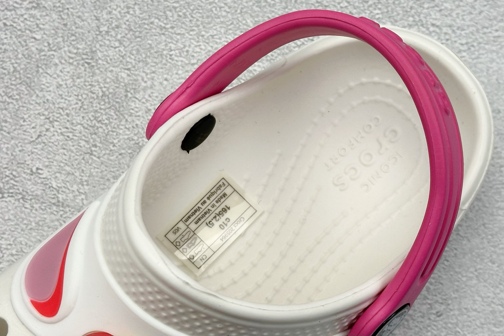  
K版  Crocs 卡洛驰  卡通童鞋

Size：25-35
编码：23
