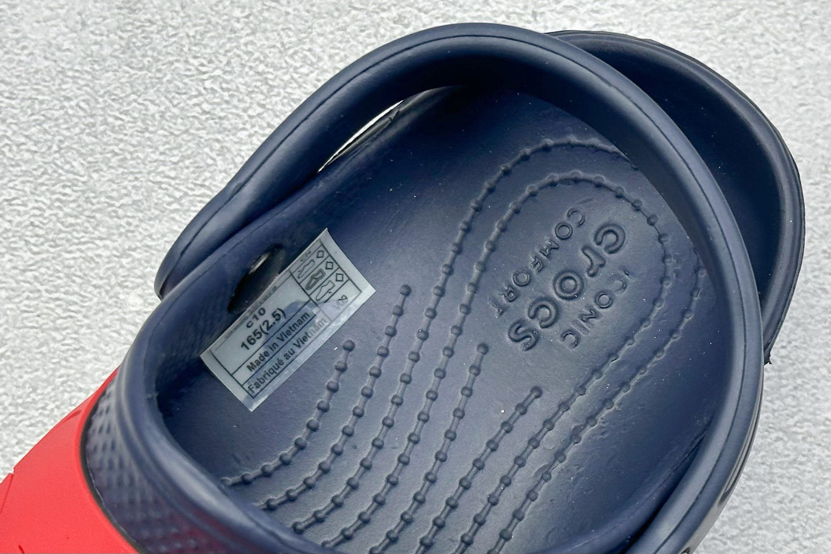  
K版  Crocs 卡洛驰  卡通童鞋

Size：25-35
编码：23