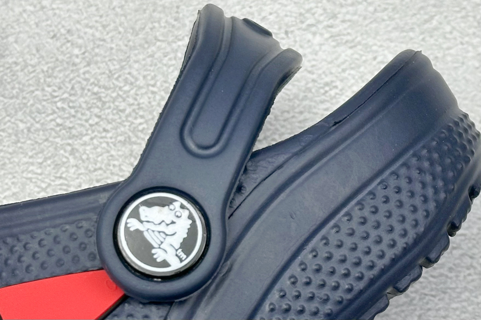  
K版  Crocs 卡洛驰  卡通童鞋

Size：25-35
编码：23