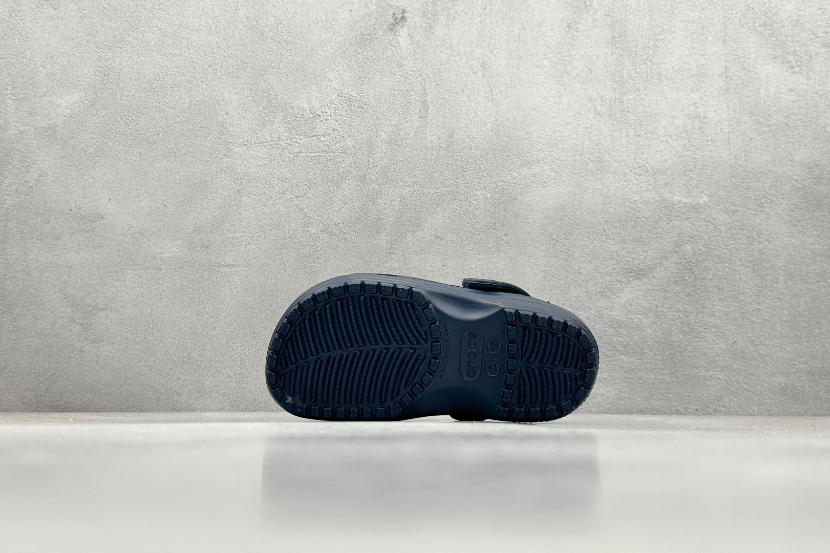  
K版  Crocs 卡洛驰  卡通童鞋

Size：25-35
编码：23