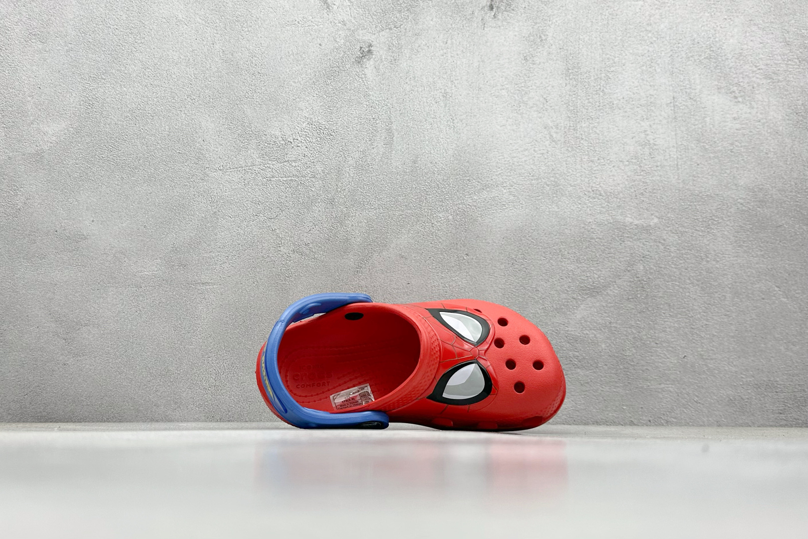  
K版  Crocs 卡洛驰  卡通童鞋

Size：25-35
编码：23