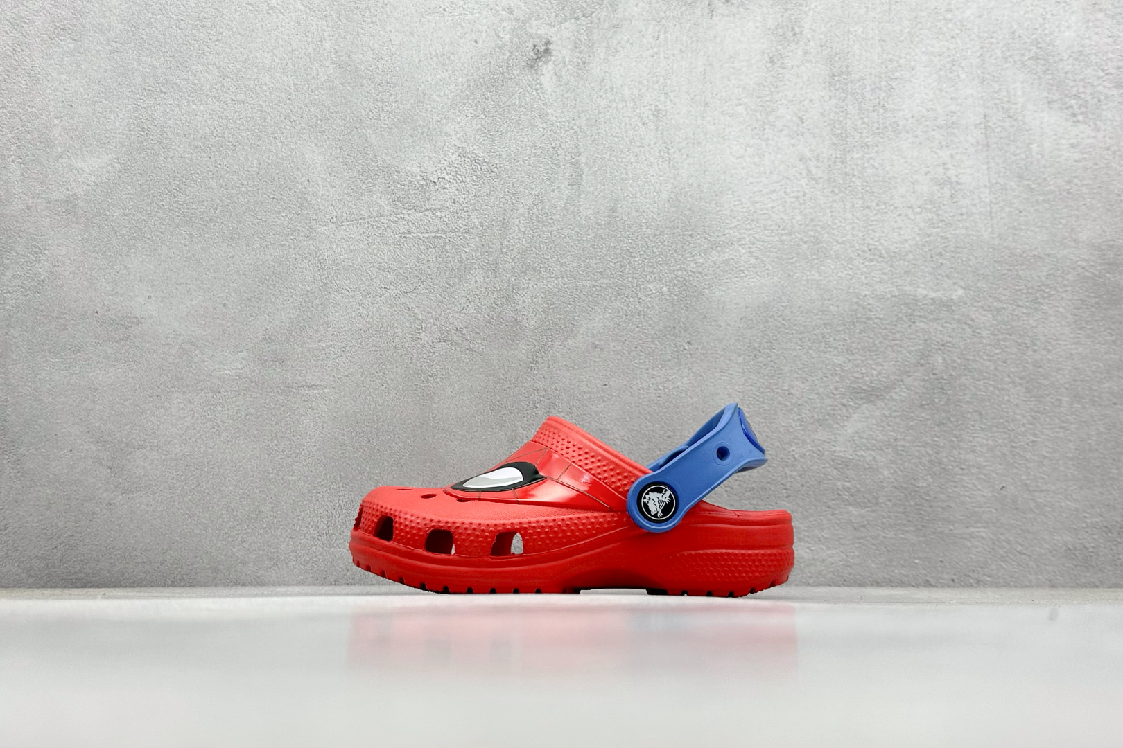  
K版  Crocs 卡洛驰  卡通童鞋

Size：25-35
编码：23
