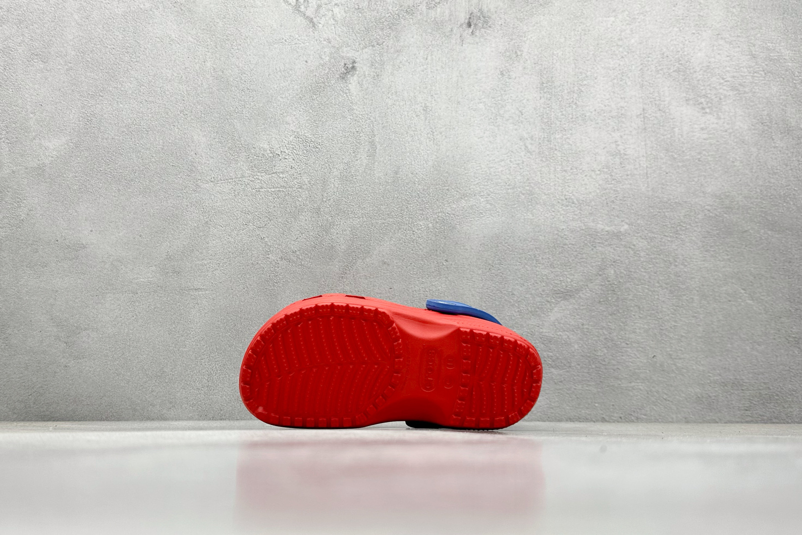  
K版  Crocs 卡洛驰  卡通童鞋

Size：25-35
编码：23