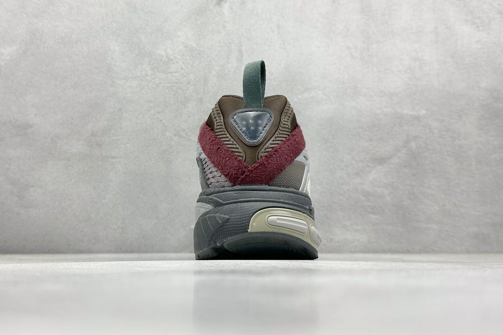 本地 终端放店
X版 SFTM x AD Originals Adistar Cushion
复古前卫