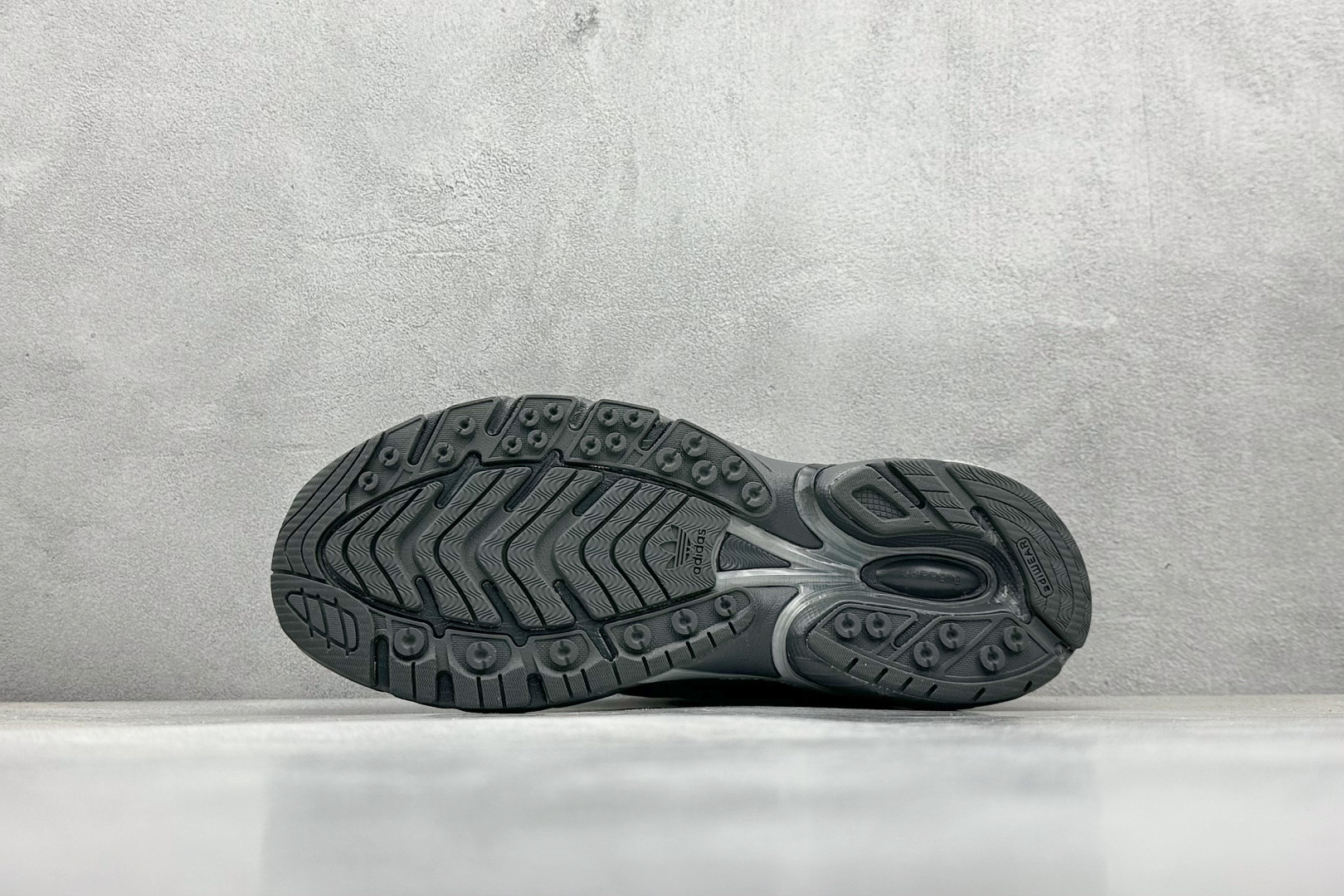 本地 终端放店
X版 SFTM x AD Originals Adistar Cushion
复古前卫