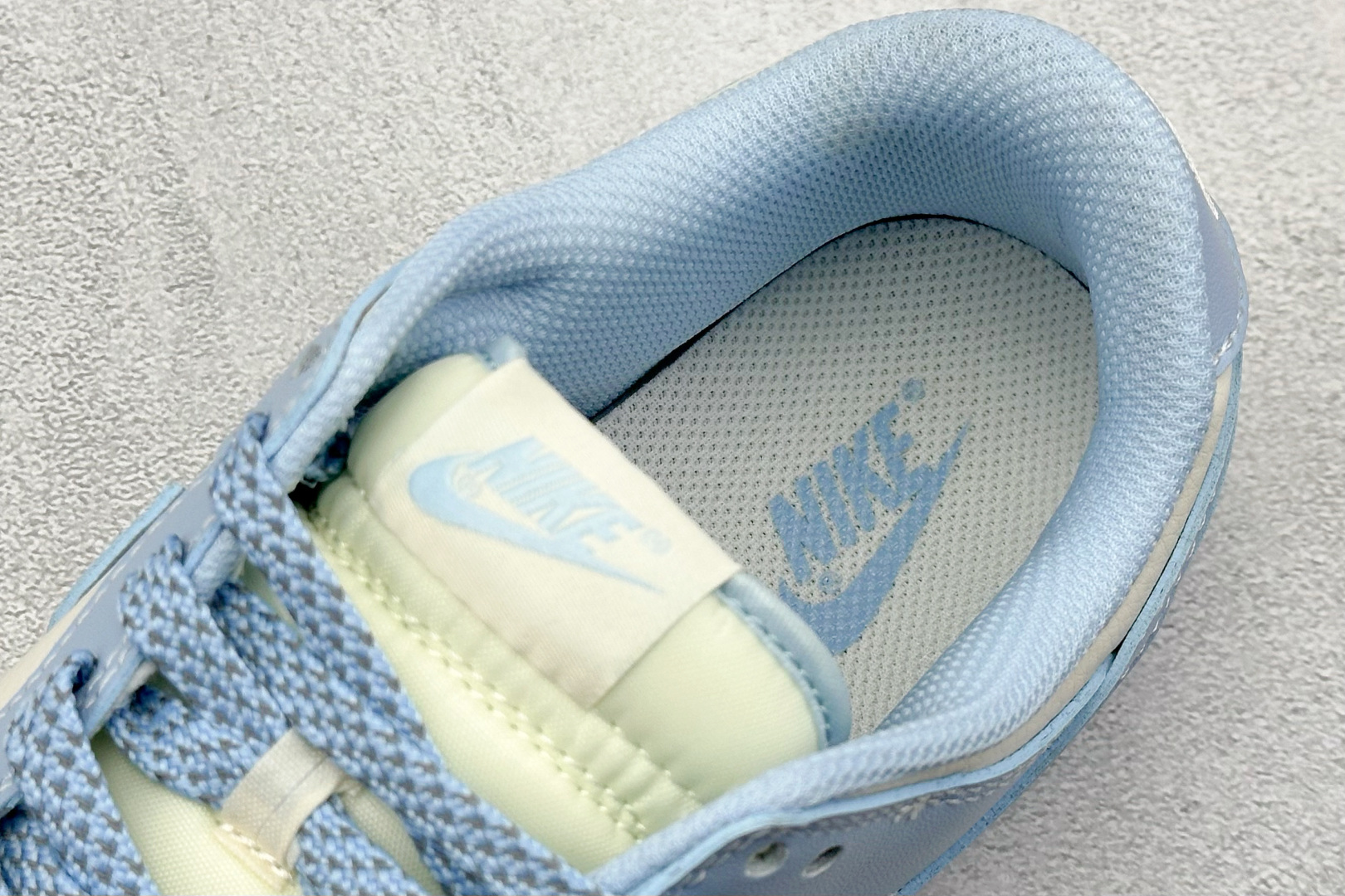 本地 终端放店
XC版 Nike SB Dunk Low 斯图西联名
纯原大厂出品 极力推荐
原装头层材