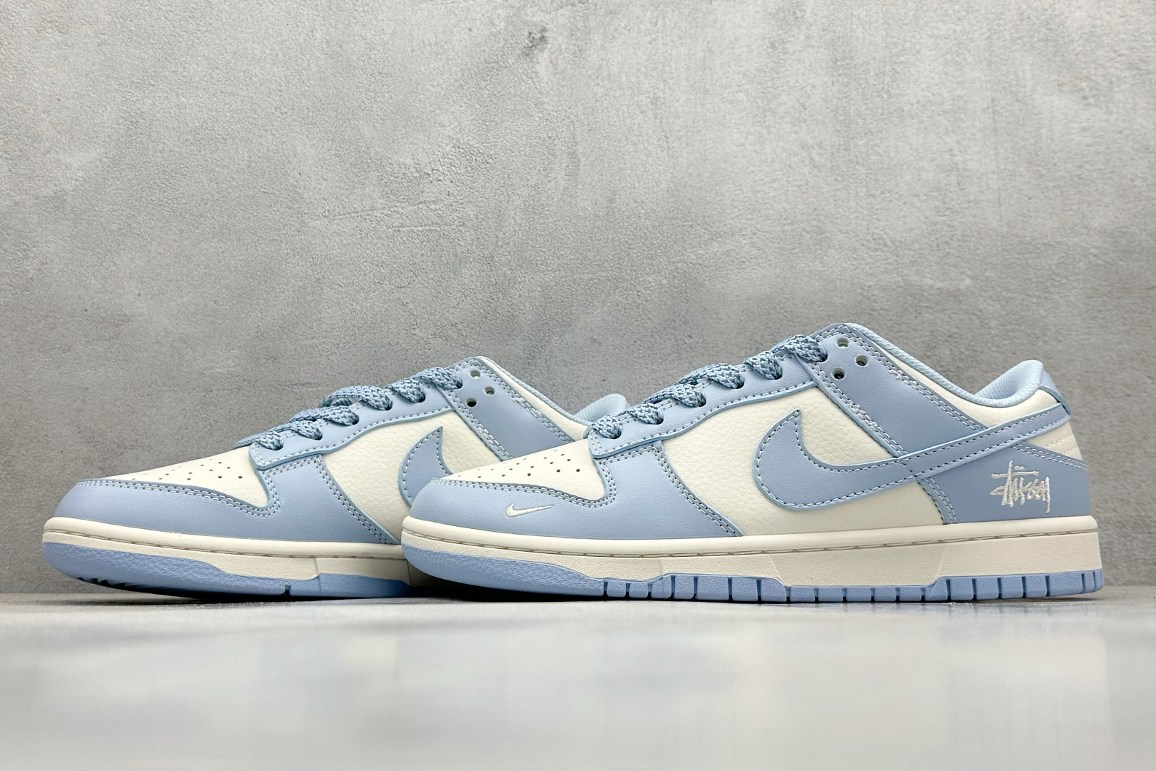 本地 终端放店
XC版 Nike SB Dunk Low 斯图西联名
纯原大厂出品 极力推荐
原装头层材