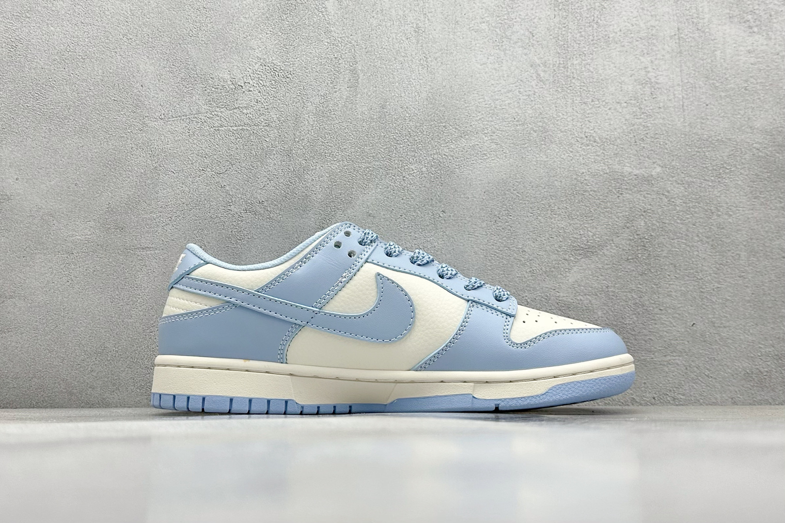 本地 终端放店
XC版 Nike SB Dunk Low 斯图西联名
纯原大厂出品 极力推荐
原装头层材