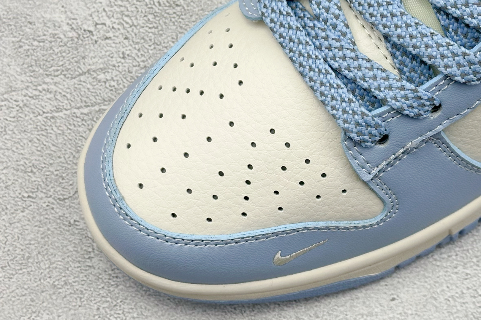 本地 终端放店
XC版 Nike SB Dunk Low 斯图西联名
纯原大厂出品 极力推荐
原装头层材