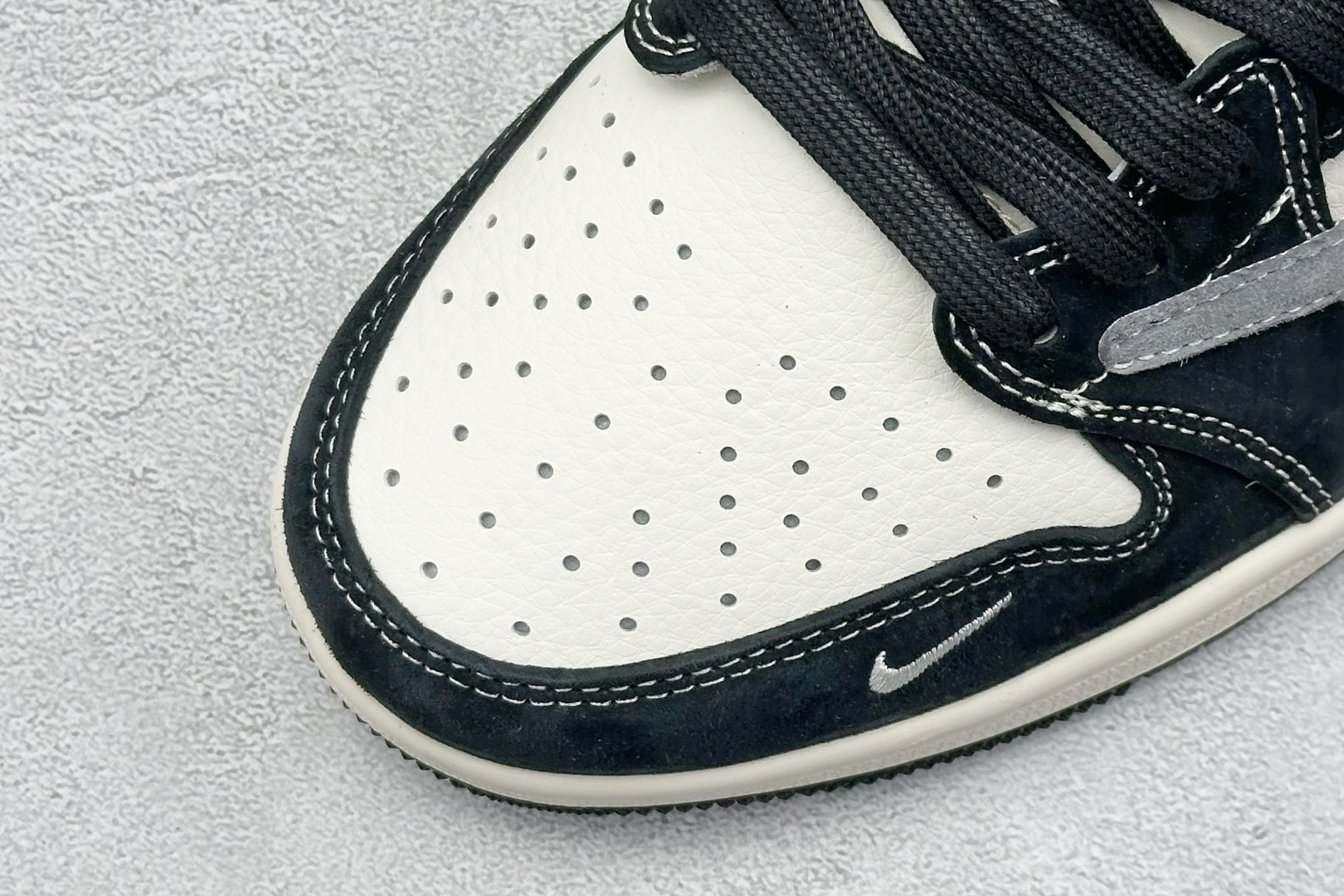 本地 终端放店
XC版 Travis Scott x Fragment Design x Jordan