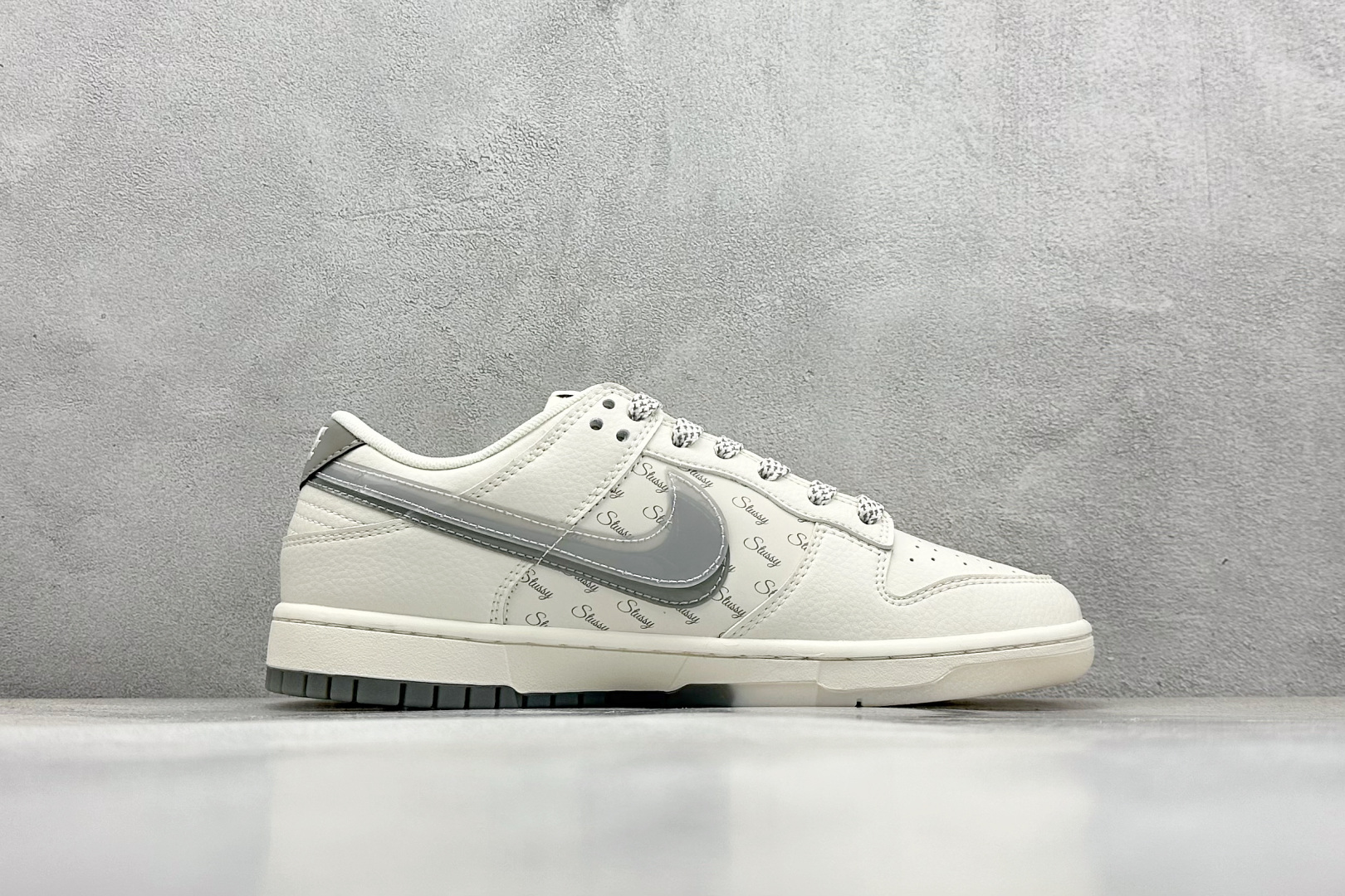 本地 终端放店
XC版 Nike SB Dunk Low x Stussy 白灰幻影双钩
纯原大厂出品 