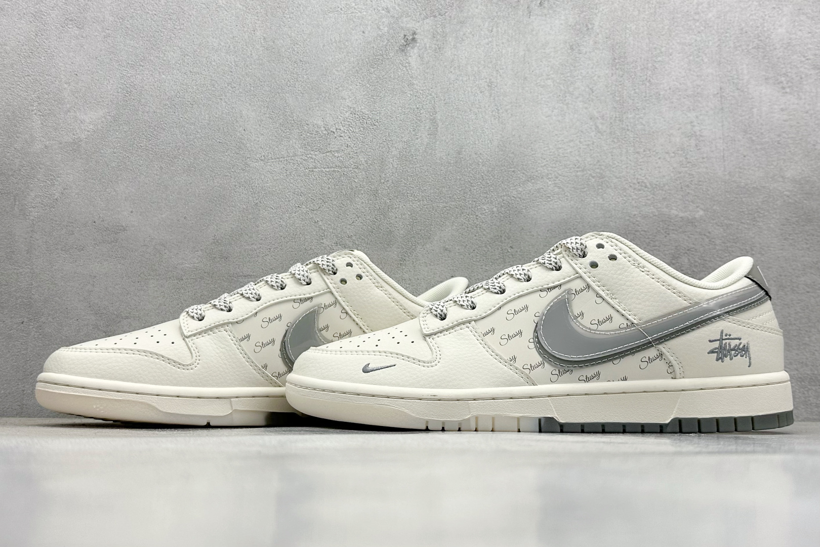 本地 终端放店
XC版 Nike SB Dunk Low x Stussy 白灰幻影双钩
纯原大厂出品 
