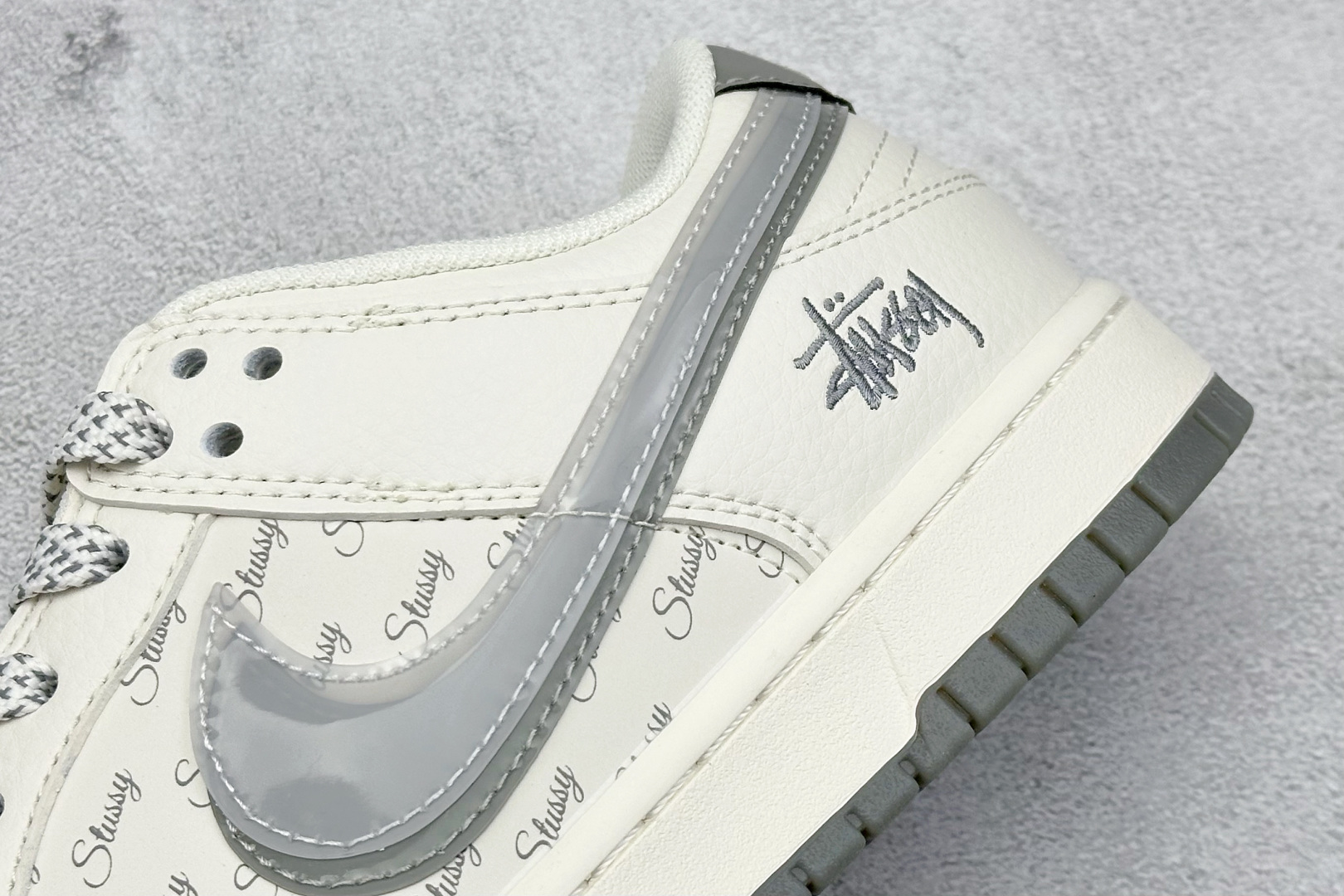 本地 终端放店
XC版 Nike SB Dunk Low x Stussy 白灰幻影双钩
纯原大厂出品 