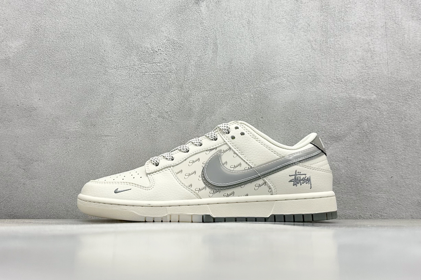 本地 终端放店
XC版 Nike SB Dunk Low x Stussy 白灰幻影双钩
纯原大厂出品 