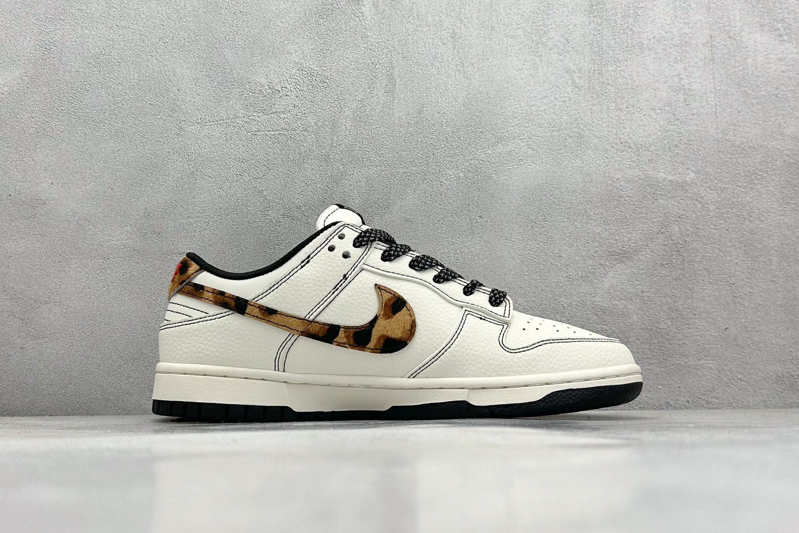本地 终端放店
XC版 Nike SB Dunk Low Supreme联名 豹纹 周年高端定制 低帮休