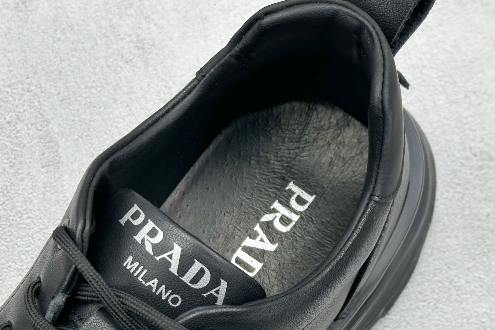 PRADA普拉达 厚底徽标系带运动休闲男鞋系列