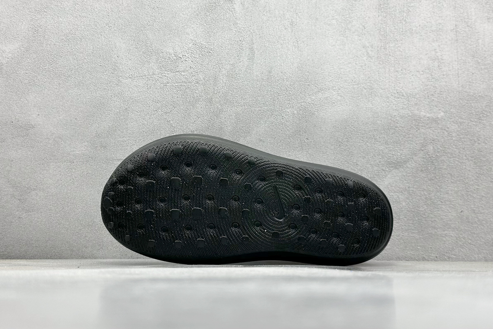  放店私
Nike ReactX Rejuven8 一脚蹬夏日穿搭凉鞋
#采用质感柔软且出众回弹的 R