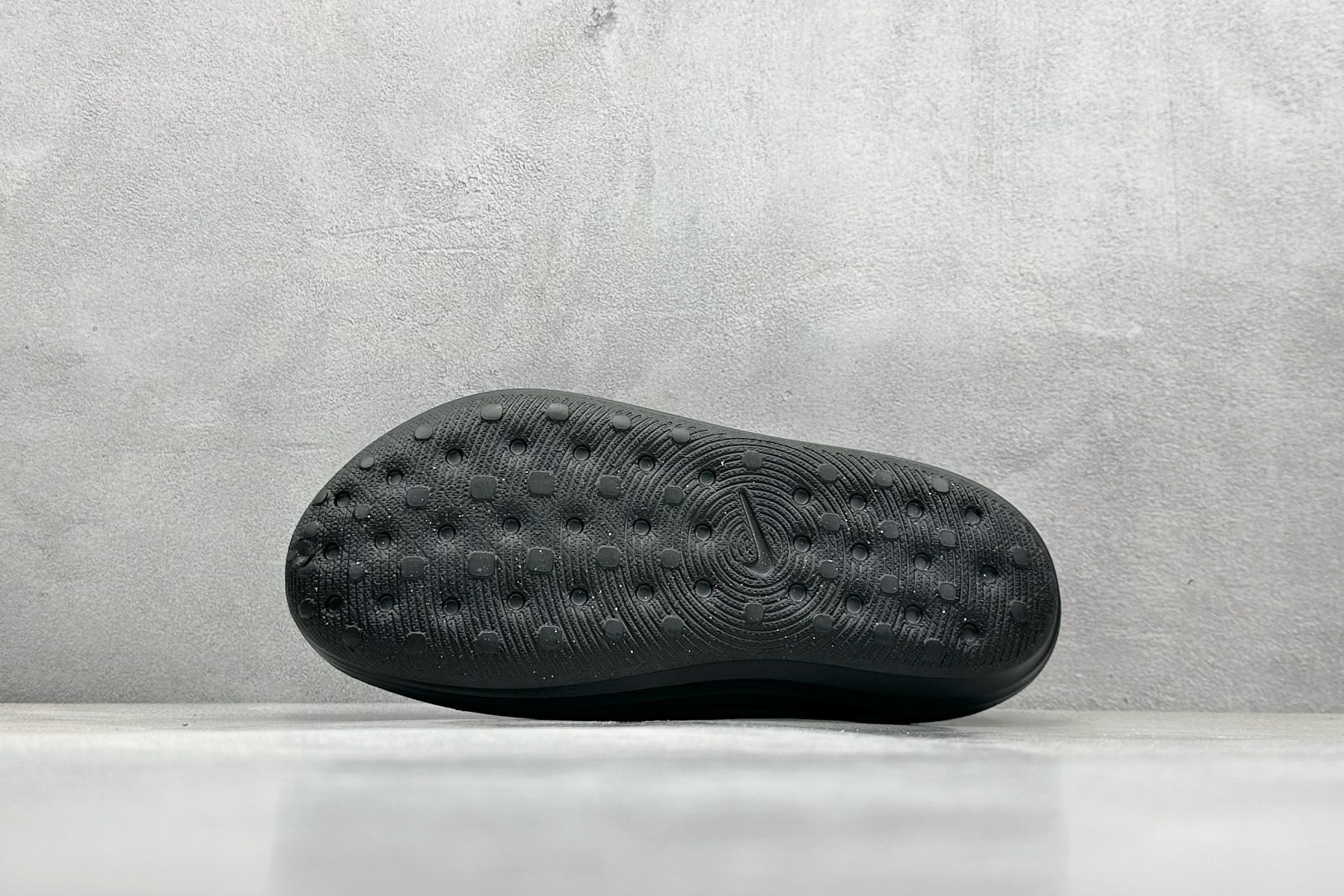  放店私
Nike ReactX Rejuven8 一脚蹬夏日穿搭凉鞋
#采用质感柔软且出众回弹的 R