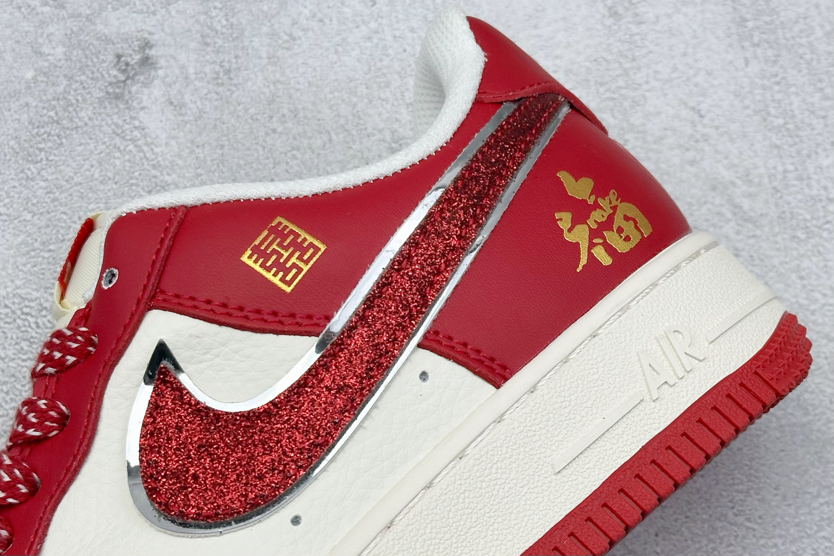  放店私
Nike Air Force 1 Low 07 白红金小钩
原楦头原纸板 打造纯正低帮空军版型