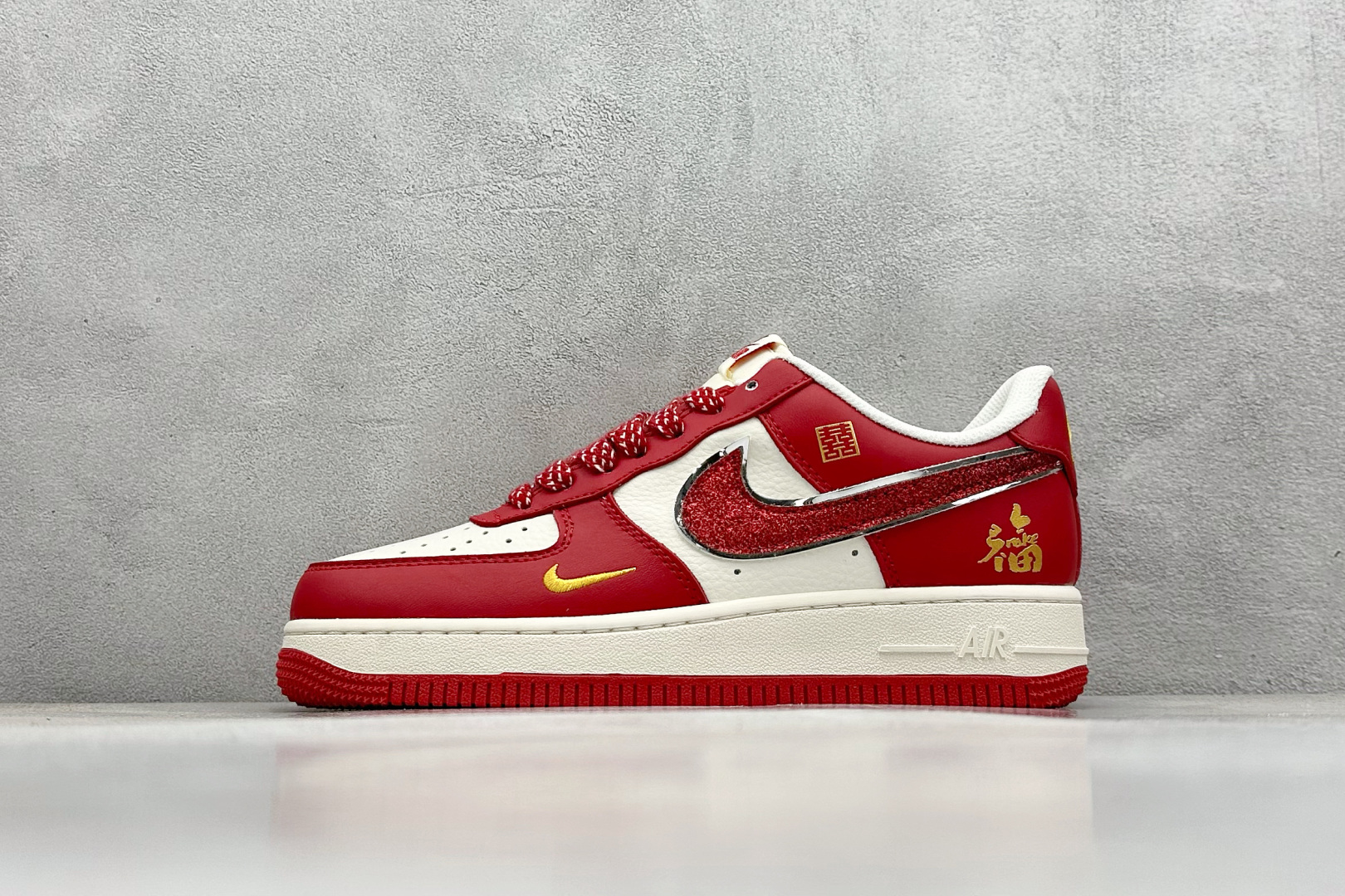  放店私
Nike Air Force 1 Low 07 白红金小钩
原楦头原纸板 打造纯正低帮空军版型