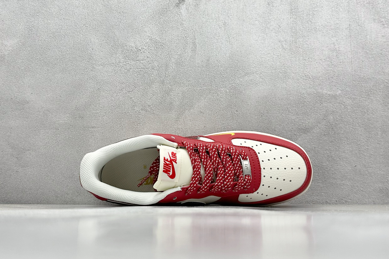  放店私
Nike Air Force 1 Low 07 白红金小钩
原楦头原纸板 打造纯正低帮空军版型