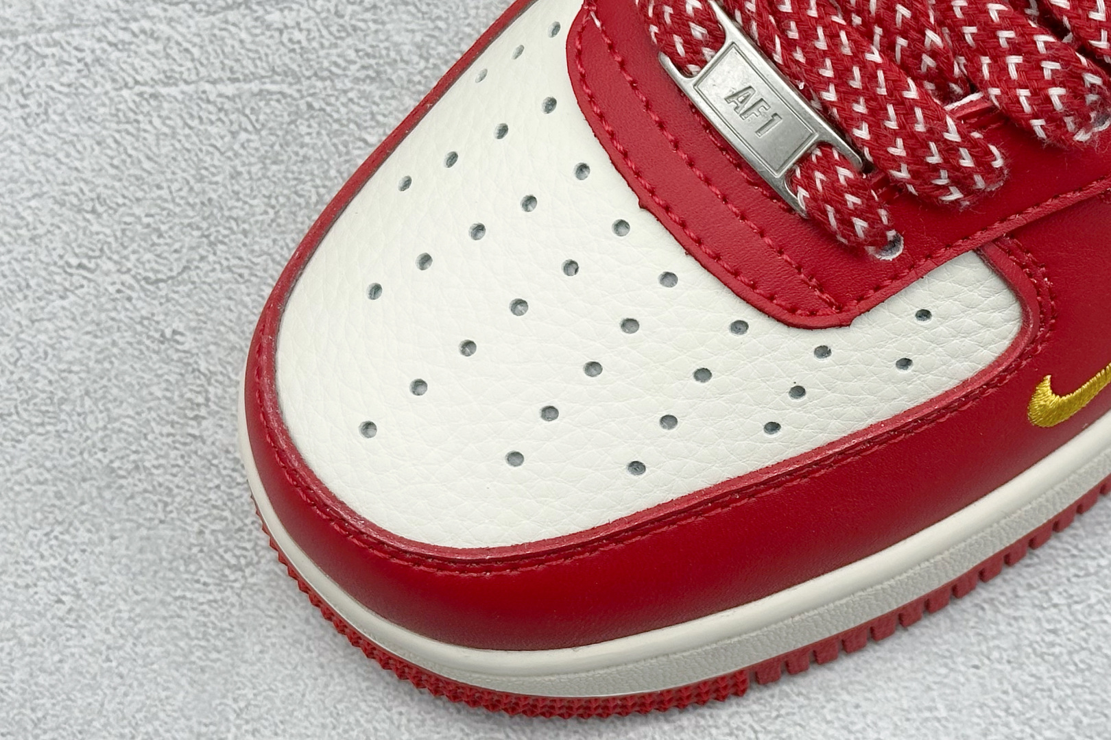 放店私
Nike Air Force 1 Low 07 白红金小钩
原楦头原纸板 打造纯正低帮空军版型