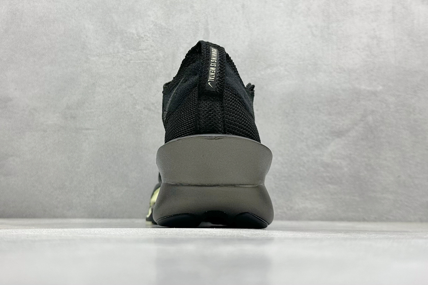 放店私
NK Air Zoom Alphafly NEXT% 3 2025
减震马拉松跑步鞋
首次通