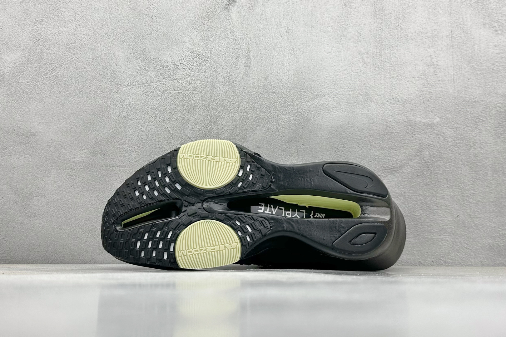 放店私
NK Air Zoom Alphafly NEXT% 3 2025
减震马拉松跑步鞋
首次通