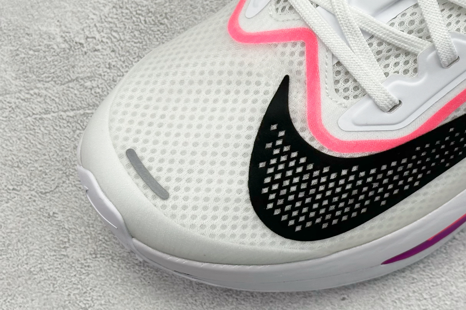  放店私
Nk Zoom Fly 6 耐克超弹轻盈跑步鞋
#鞋款搭载 Flyknit 材料 打造出众弹
