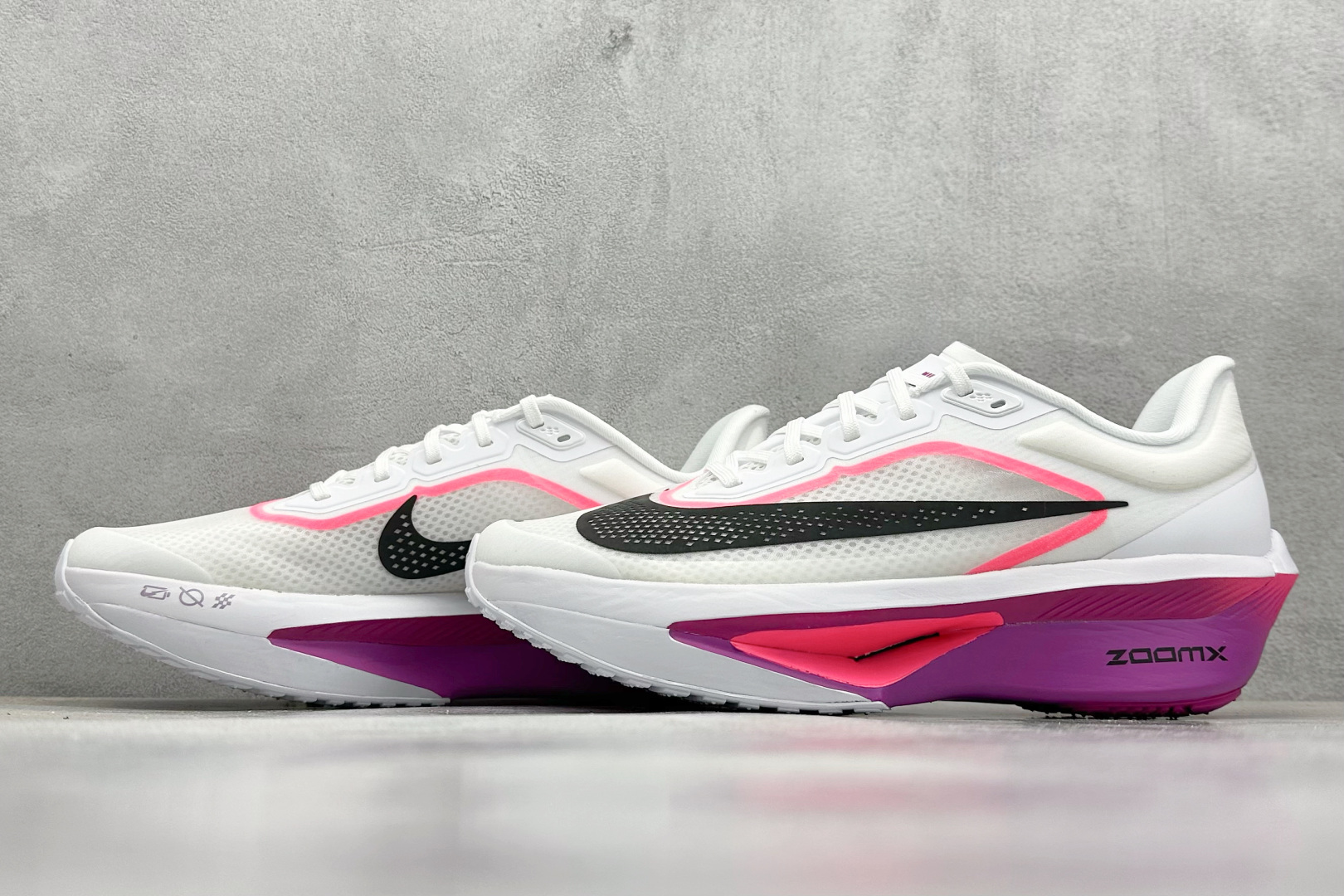  放店私
Nk Zoom Fly 6 耐克超弹轻盈跑步鞋
#鞋款搭载 Flyknit 材料 打造出众弹