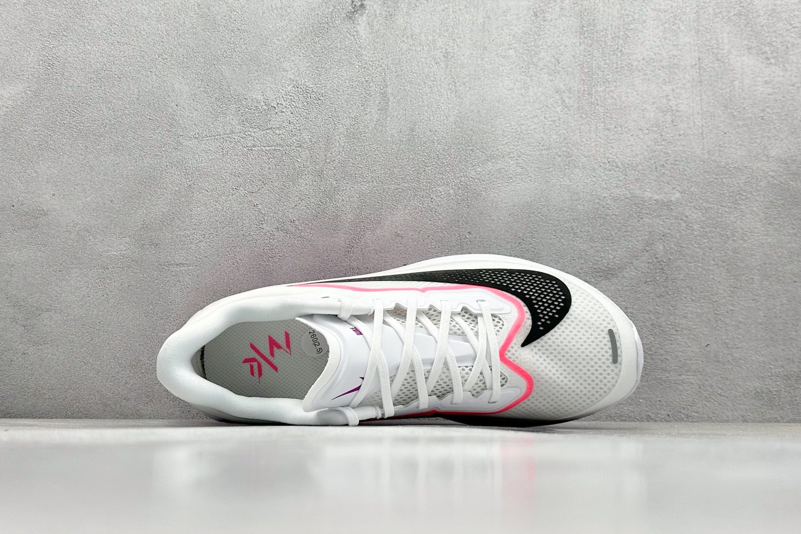  放店私
Nk Zoom Fly 6 耐克超弹轻盈跑步鞋
#鞋款搭载 Flyknit 材料 打造出众弹