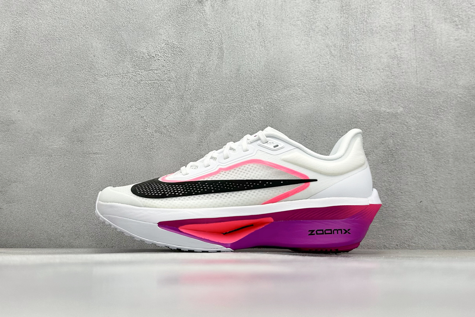  放店私
Nk Zoom Fly 6 耐克超弹轻盈跑步鞋
#鞋款搭载 Flyknit 材料 打造出众弹