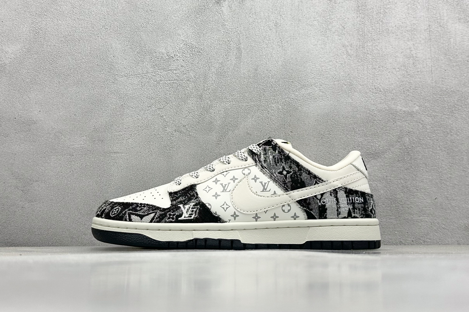  放店私
NIKE SB Dunk Low x Louis Vuitton 白黑
公司级出品 极力推荐
